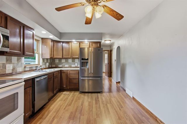 2124 Edgewood Lane, Eau Claire, WI 54703