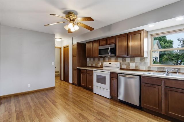 2124 Edgewood Lane, Eau Claire, WI 54703
