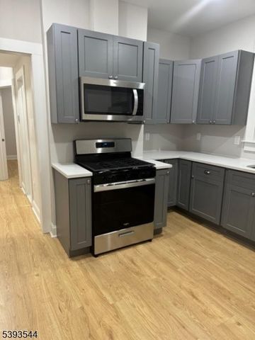 60 Cambridge St, East Orange City, NJ 07018