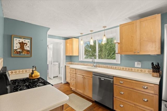 24 School Street, Walpole, MA 02081