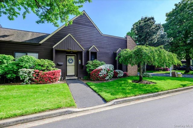 174 Southgate Crescent, Massapequa Park, NY 11762