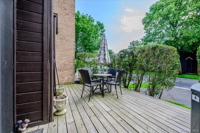 174 Southgate Crescent, Massapequa Park, NY 11762