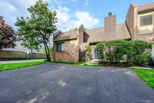174 Southgate Crescent, Massapequa Park, NY 11762