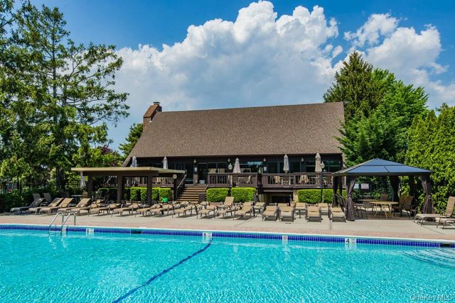 174 Southgate Crescent, Massapequa Park, NY 11762