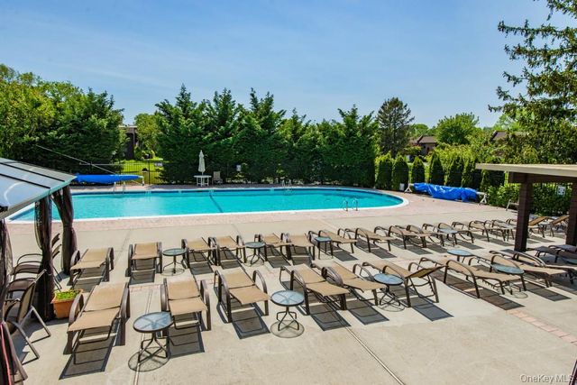 174 Southgate Crescent, Massapequa Park, NY 11762
