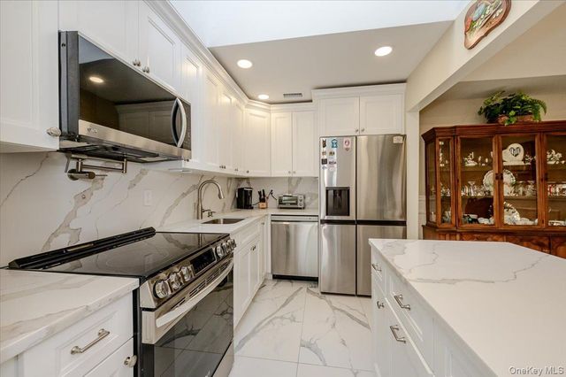 174 Southgate Crescent, Massapequa Park, NY 11762