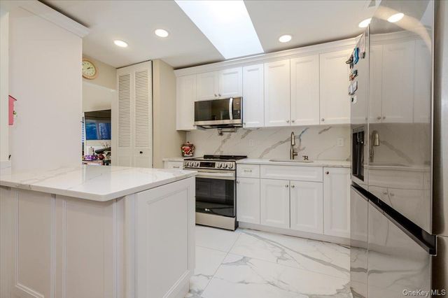 174 Southgate Crescent, Massapequa Park, NY 11762