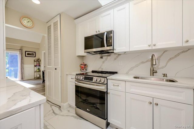 174 Southgate Crescent, Massapequa Park, NY 11762