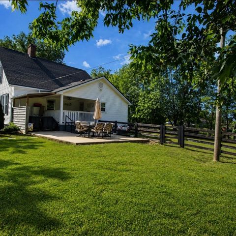 942 Mike Muncey Rd, Mcminnville, TN 37110
