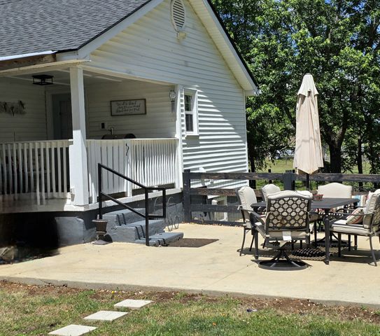 942 Mike Muncey Rd, Mcminnville, TN 37110