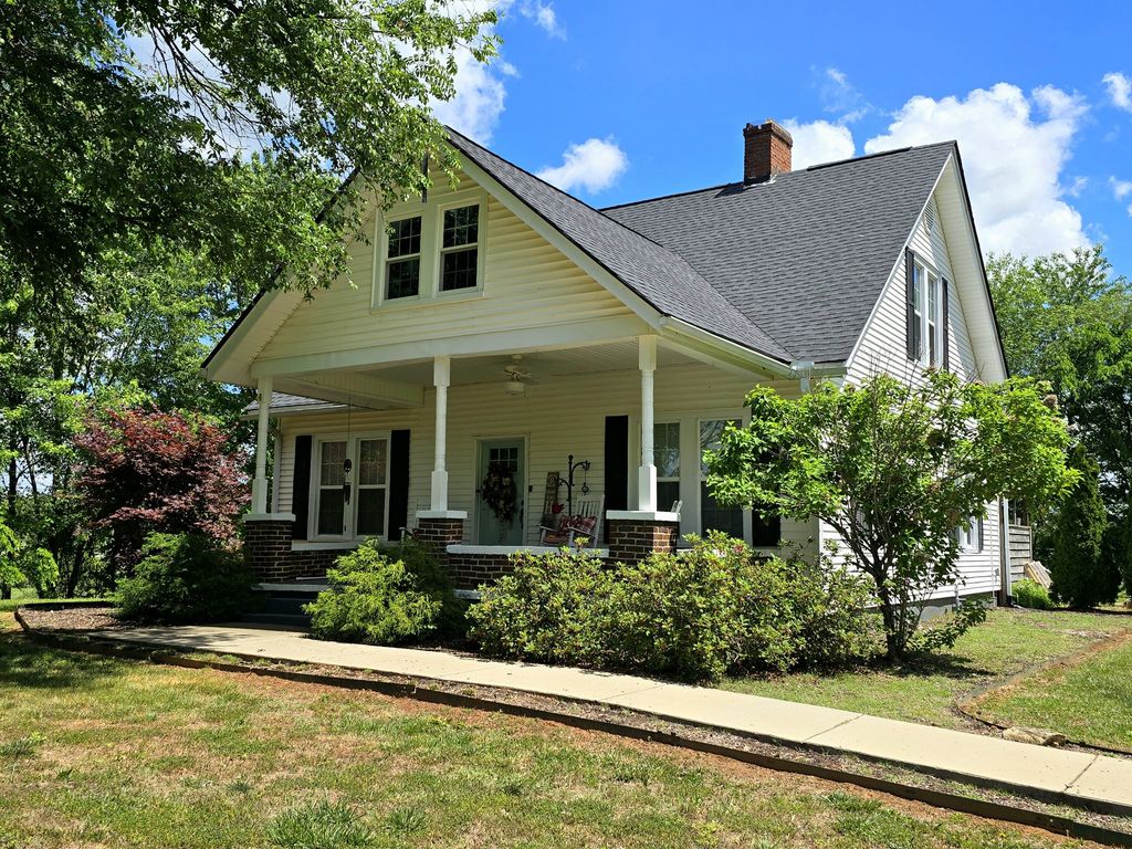 942 Mike Muncey Rd, Mcminnville, TN 37110