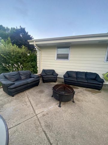 13780 W Park AVENUE, New Berlin, WI 53151