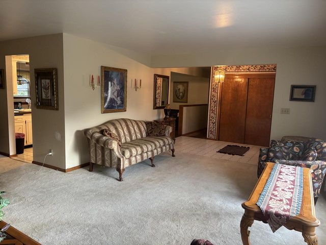 13780 W Park AVENUE, New Berlin, WI 53151