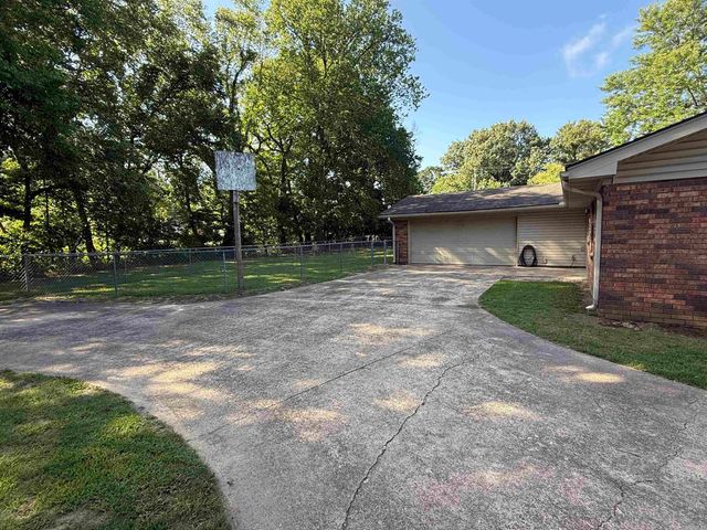 2016 Broadmoor Road, Jonesboro, AR 72401