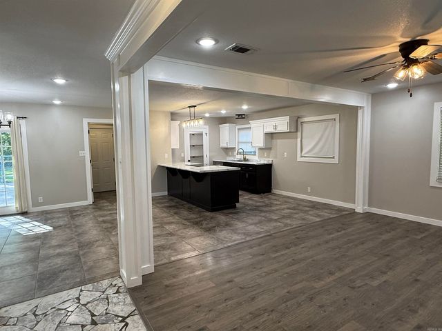 2016 Broadmoor Road, Jonesboro, AR 72401