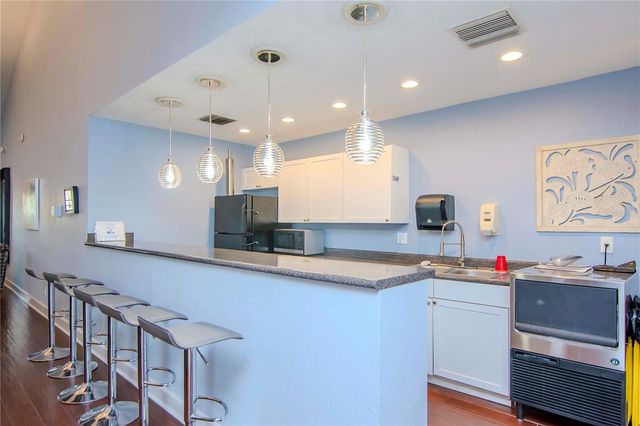 3783 POMPANO D, St Petersburg, FL 33705