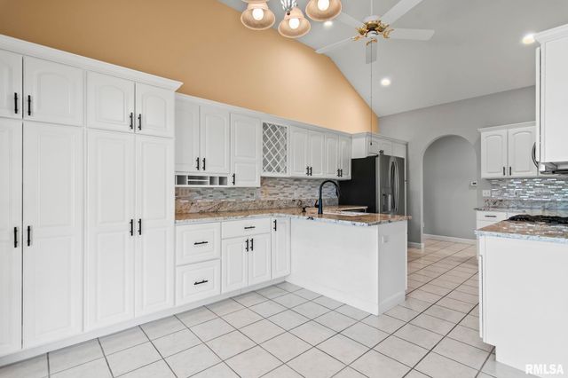 6600 Carlisle Bend Street, Springfield, IL 62711