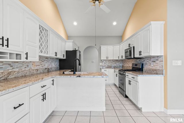 6600 Carlisle Bend Street, Springfield, IL 62711