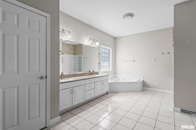 6600 Carlisle Bend Street, Springfield, IL 62711