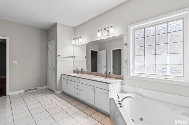 6600 Carlisle Bend Street, Springfield, IL 62711