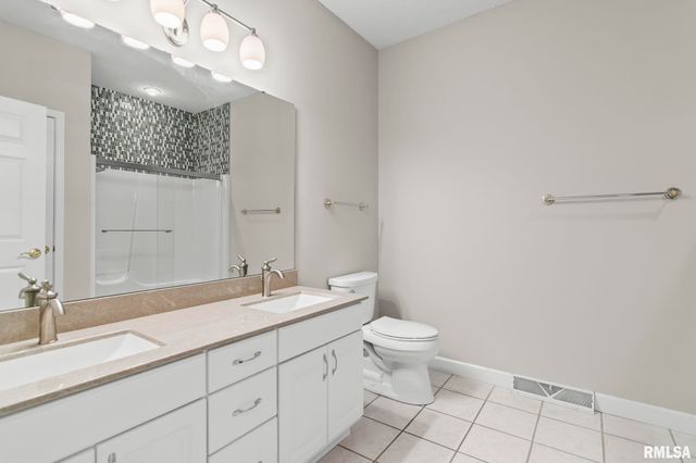 6600 Carlisle Bend Street, Springfield, IL 62711