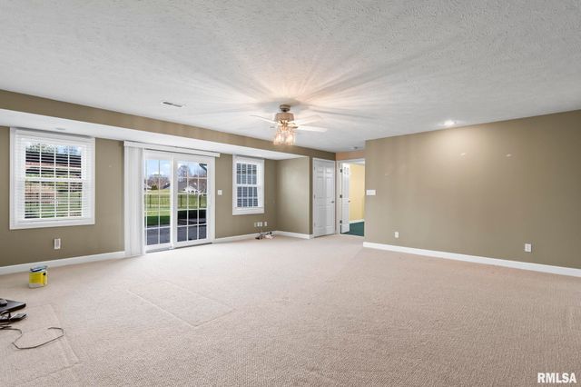 6600 Carlisle Bend Street, Springfield, IL 62711