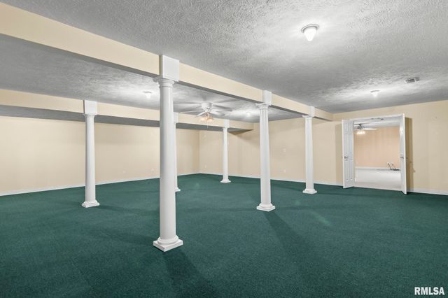 6600 Carlisle Bend Street, Springfield, IL 62711