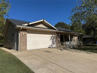 1708 Coachman Drive, Mountain Home, AR 72653