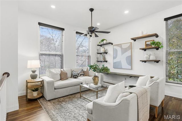 1310 Mackay Place, St Louis, MO 63104