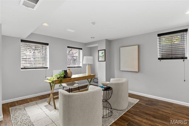 1310 Mackay Place, St Louis, MO 63104