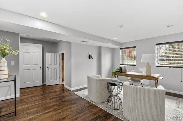 1310 Mackay Place, St Louis, MO 63104