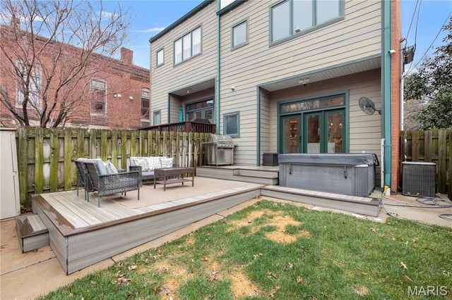 1310 Mackay Place, St Louis, MO 63104