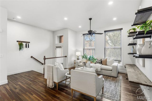 1310 Mackay Place, St Louis, MO 63104