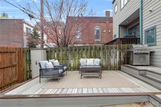 1310 Mackay Place, St Louis, MO 63104