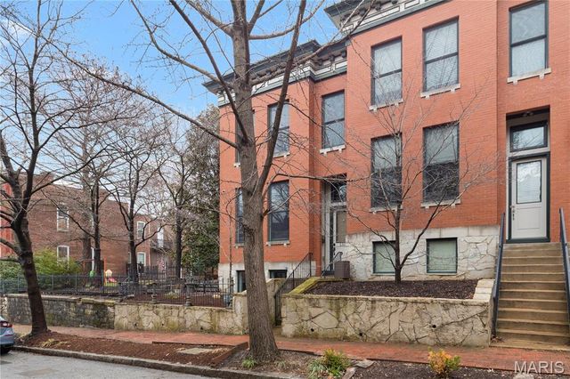 1310 Mackay Place, St Louis, MO 63104