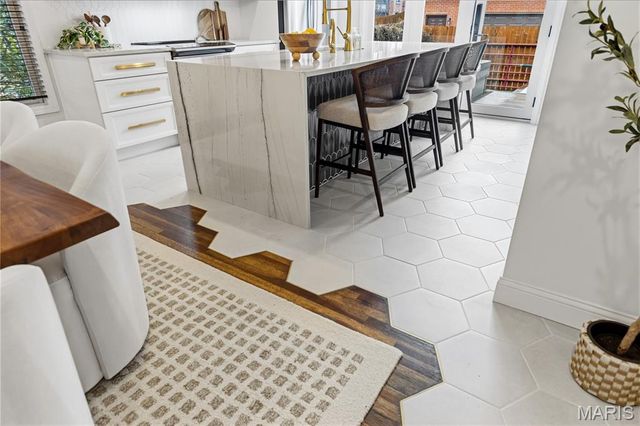 1310 Mackay Place, St Louis, MO 63104