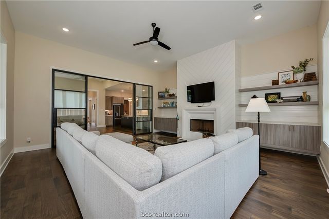 2030 Pebble Bend Drive, College Station, TX 77845