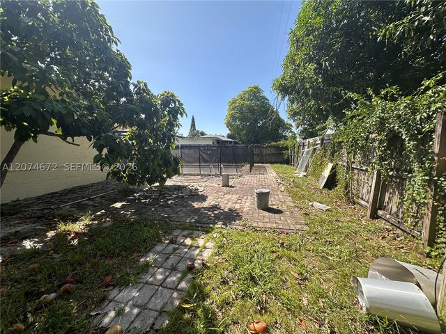 631 NW 37th Ave, Lauderhill, FL 33311
