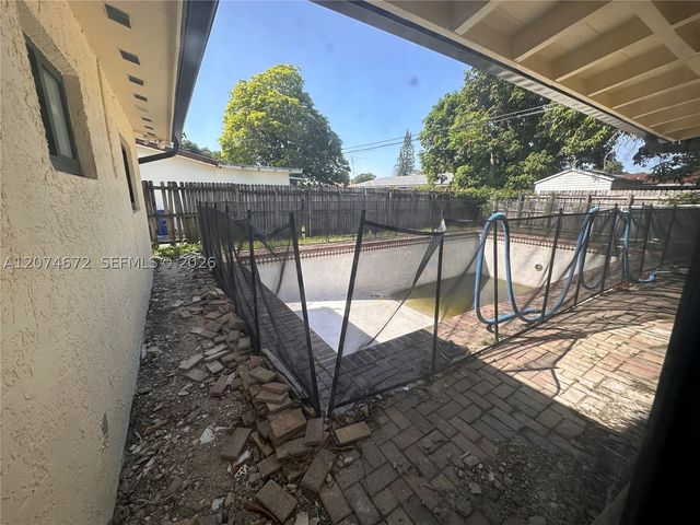 631 NW 37th Ave, Lauderhill, FL 33311