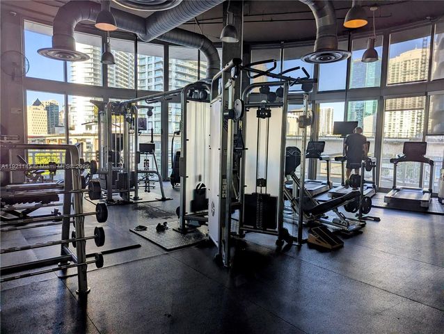 690 SW 1st Ct 1423, Miami, FL 33130