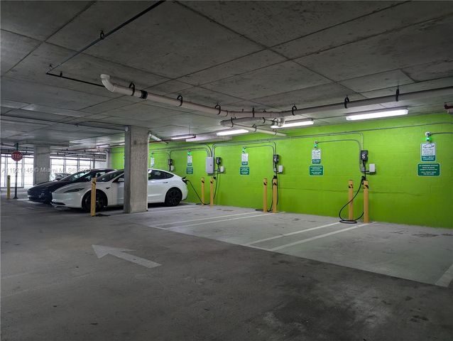 690 SW 1st Ct 1423, Miami, FL 33130