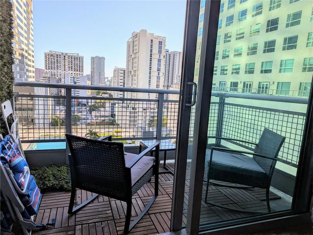 690 SW 1st Ct 1423, Miami, FL 33130