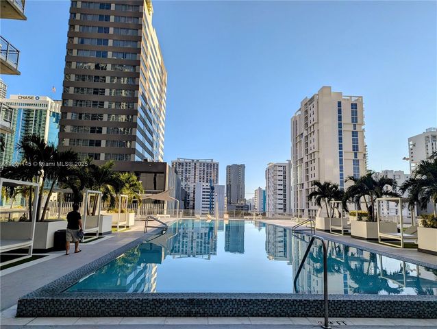 690 SW 1st Ct 1423, Miami, FL 33130