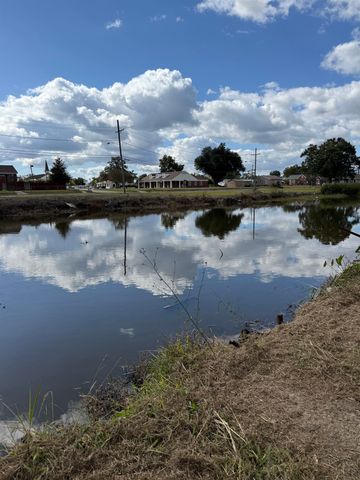 8612 Park Ave, Houma, LA 70363