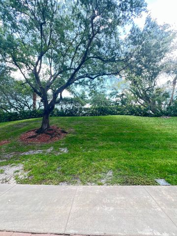 11780 St Andrews Place 105, Wellington, FL 33414