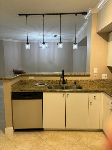 11780 St Andrews Place 105, Wellington, FL 33414