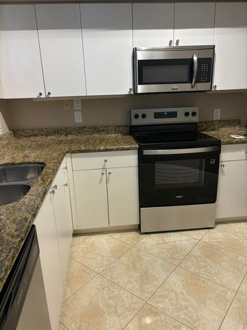 11780 St Andrews Place 105, Wellington, FL 33414
