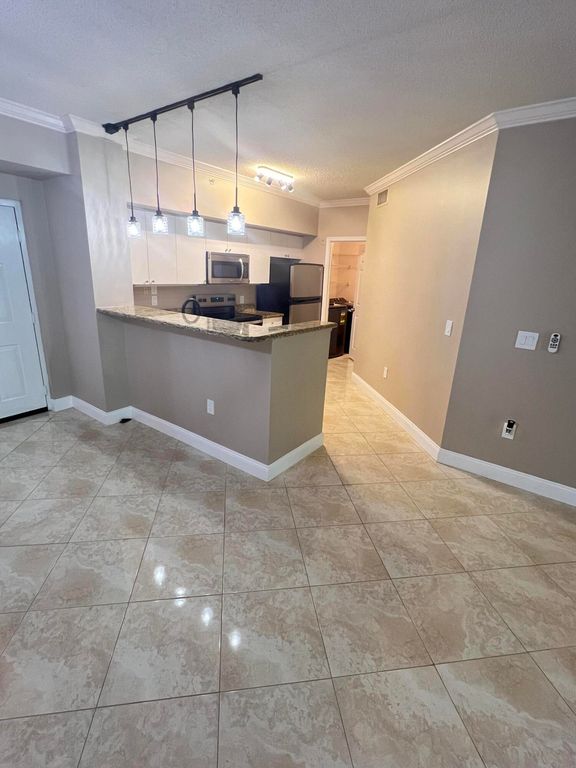 11780 St Andrews Place 105, Wellington, FL 33414