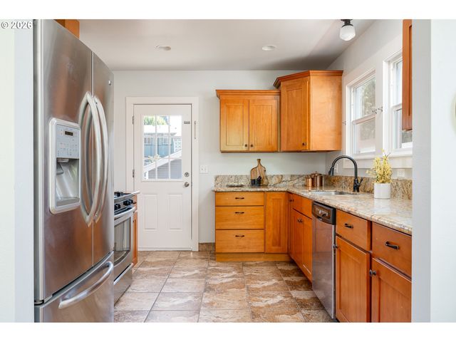 9332 N KELLOGG St, Portland, OR 97203