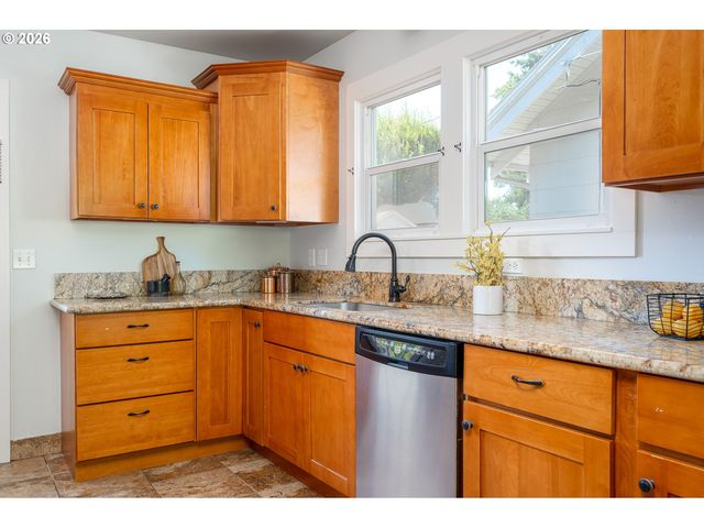 9332 N KELLOGG St, Portland, OR 97203